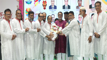 নাসিক প্রশাসককে নারায়ণগঞ্জ ক্লাব লিঃ এর ফুলেল শুভেচ্ছা