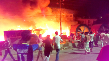 ফতুল্লায় ঝুটের গোডাউনসহ দোকানপাটে ভয়াবহ আগুন