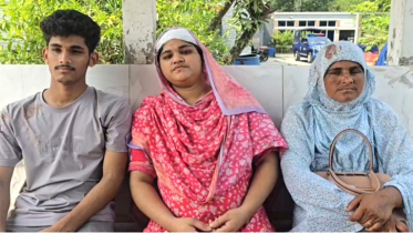 রূপগঞ্জে পুলিশ পরিচয়ে প্রবাসীর গাড়িতে ডাকাতি, ১৭ লক্ষাধিক টাকা মাল লুট