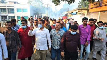 নবীগঞ্জে বাড়িতে বাড়িতে গিয়ে মশার ঔষধ ছিটালেন সাখাওয়াত