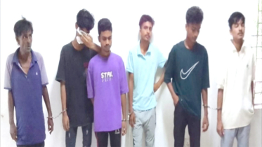 বন্দরে ৩টি ধারালো অস্ত্রসহ ৪ ছিনতাইকারী আটক