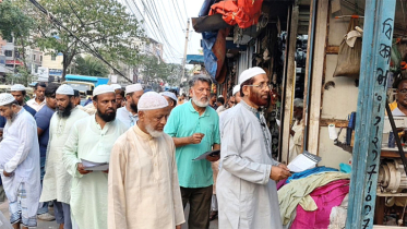 গণভোটের রায় বাস্তবায়নের দাবিতে শহরে জামায়াতের লিফলেট বিতরণ