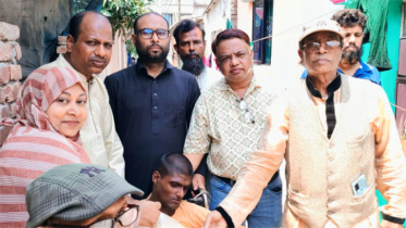 জেলা প্রশাসনের চাল বিতরণ করল আঁধারে আলো প্রতিবন্ধী কল্যাণ সংস্থা