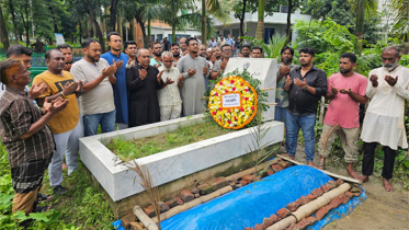 জুলাই গণঅভ্যুত্থানের শহীদ স্বজনের কবরে মহানগর যুবদলের শ্রদ্ধা