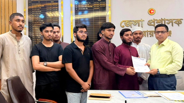 ১৩ দফা দাবিতে নারায়ণগঞ্জ জেলা প্রশাসককে ছাত্র মজলিসের স্মারকলিপি