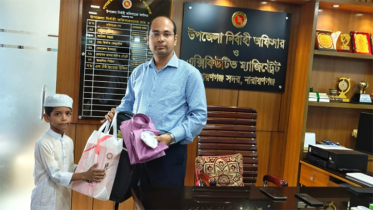 অসচ্ছল মাদ্রাসা ছাত্রের পাশে নারায়ণগঞ্জ সদর উপজেলা প্রশাসন