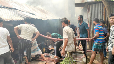 বন্দরে ভয়াবহ অগ্নিকাণ্ডে ৩টি ঘর ভস্মীভূত