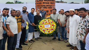 জুলাই গণঅভ্যুত্থান দিবসে শহীদ স্মৃতিস্তম্ভে মহানগর যুবদলের পুষ্পস্তবক অর্পণ