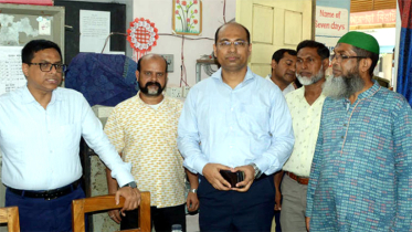৯০নং জালকুড়ি পূর্ব সরকারি প্রাথমিক বিদ্যালয় পরির্দশন করেন ডিসি