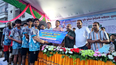 আরাফাত রহমান কোকো স্মৃতি ফুটবল টুর্নামেন্টের পুরস্কা বিতরণ