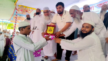 সোনারগাঁয়ে কৃতী শিক্ষার্থীদের পুরস্কার প্রদান