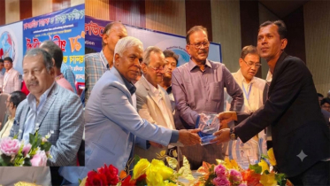 গুণী সাংবাদিক সম্মাননা স্মারক পেলেন বিদ্যুৎ