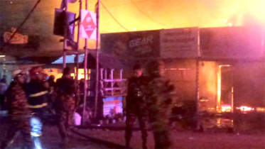 রূপগঞ্জে অগ্নিকাণ্ডে ৫ দোকান পুড়ে ছাই