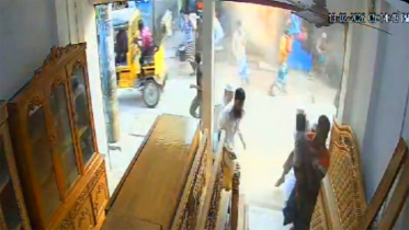 ফতুল্লায় সেলুনে গ্যাসের লিকেজ থেকে বিস্ফোরণ, শিশুসহ দগ্ধ ৫