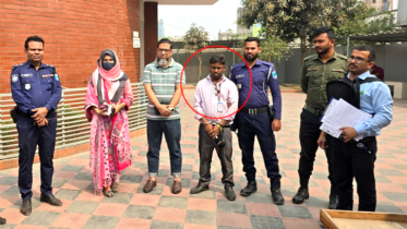 পাসপোর্ট অফিসে টাকা আদায়, ভুয়া সাংবাদিক আটক