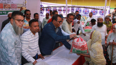১২ নং ওয়ার্ডে শকুর ইফতার সামগ্রী বিতরণ ‎