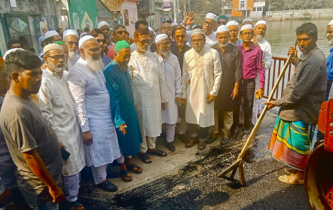 ১৪ নং ওয়ার্ডে রাস্তার নির্মাণ কাজ পরিদর্শন করলেন নাসিক প্রশাসক