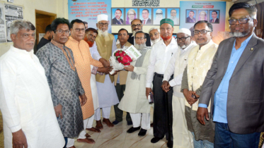 নবনির্বাচিত সাংসদ কালামকে ‘আমরা নারায়ণগঞ্জবাসী’র ফুলেল শুভেচ্ছা