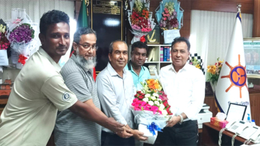 বিআইডব্লিউটিসির চেয়ারম্যান আব্দুল বারী ড্যানীকে সজলের ফুলের শুভেচ্ছা