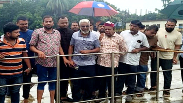 জলাবদ্ধতা নিরসনে এমপি মান্নানের পক্ষে শিমরাইল পাম্প স্টেশন পরিদর্শন