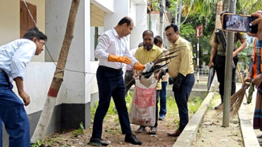 নিজ হাতে ময়লা-আবর্জনা পরিষ্কার করলেন ইউএনও ফয়েজ উদ্দিন