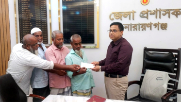 নারায়ণগঞ্জে ভূমি অধিগ্রহণে ক্ষতিগ্রস্তদের মাঝে ১০টি চেক বিতরণ
