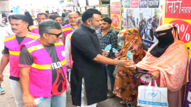 খোরশেদের উদ্যোগে এইচএসসি পরীক্ষা কেন্দ্রে বিশুদ্ধ পানি বিতরণ