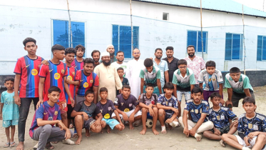 বন্দরে মেম্বার প্রার্থী হাজ্বী স্বপনের উদ্যোগে ফুটবল টুর্নামেন্ট