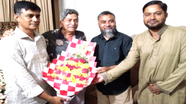 ওয়ালিউর রহমান আপেলকে সিদ্ধিরগঞ্জ থানা ছাত্রদল নেতৃবৃন্দের ফুলেল শুভেচ্ছা