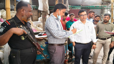 ফতুল্লায় ডিএনডি খাল দূষণের দায়ে আকবর ডাইং কারখানাকে জরিমানা