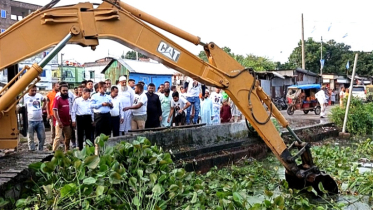 সোনাকান্দায় খাল পরিষ্কার ও বর্জ্য অপসারণ কার্যক্রমের উদ্বোধন