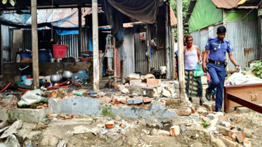 সোনারগাঁয়ে এনসিপি নেতার বিরুদ্ধে সরকারি রাস্তা বন্ধের অভিযোগ, ভাংচুর ও লুটপাট