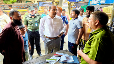 ঈদে ঘরে ফেরা মানুষের যাত্রা নির্বিঘ্ন করতে কাজ করে যাচ্ছেন সদর ইউএনও