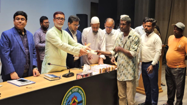 নাসিকের পরিচ্ছন্নতা কর্মীদের মাঝে প্রধানমন্ত্রীর ঈদ উপহার বিতরণ