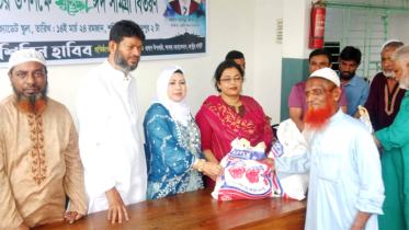 আমরা মোহামেডান ও হাবিব ফাউন্ডেশনের ঈদ সামগ্রী বিতরণ