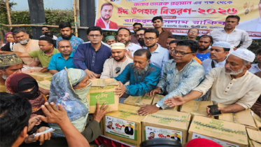 মোস্তাফিজুর রহমান ফাউন্ডেশনের ঈদ উপহার পেল ২৭টি ওয়ার্ডের হতদরিদ্র মানুষ