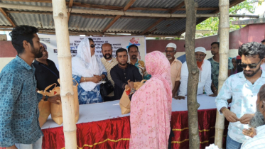 সিদ্ধিরগঞ্জে বিএনপি নেতার ঈদ সামগ্রী বিতরণ