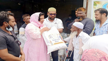মরহুম গোলাপ প্রধান ফাউন্ডেশনের ইফতার সামগ্রী বিতরণ