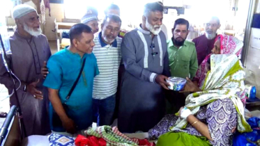 ট্রাফিক পুলিশ, ডাক্তার, নার্স ও রোগীদের ঈদ উপহার দিল ‘টিম খোরশেদ’