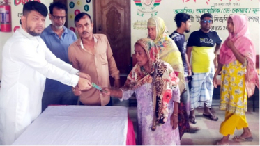 সিদ্ধিরগঞ্জে হত-দরিদ্রদের মাঝে যাকাতের নগদ অর্থ  বিতরণ