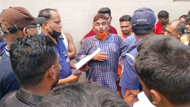 ফতুল্লায় লাশ রেখে পালানোর সময় অ্যাম্বুলেন্সসহ চালক আটক