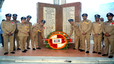 স্বাধীনতা দিবসে শহীদদের প্রতি না’গঞ্জ পুলিশ সুপারের শ্রদ্ধা নিবেদ