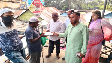 পথ-শিশু ও ভাসমানদের ইফতার দিলো পরিবেশ রক্ষা ও উন্নয়ন সোসাইটি