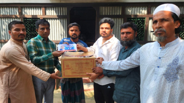 জুলাই আন্দোলনের শহীদ ও হতাহত ১১টি পরিবারে না’গঞ্জ জেলা যুবদলের ঈদ উপহার