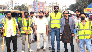 এমপি মান্নানের নির্দেশে সিদ্ধিরগঞ্জে যানজট নিরসনে ২০ সেচ্ছাসেবী