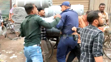 গণপিটুনির শিকার দুই পুলিশ