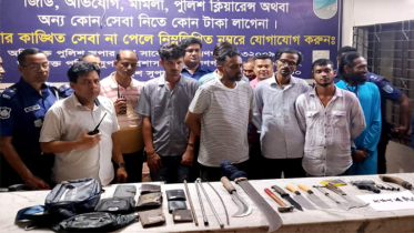 সদর মডেল থানা পুলিশের পৃথক অভিযানে ডাকাত ও অস্ত্রসহ গ্রেপ্তার ৬