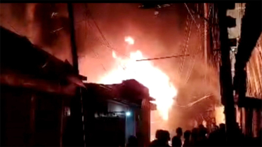 বেপারি পাড়ায় প্লাস্টিক ও ভাঙারি দোকানে আগুন, ক্ষয়ক্ষতি ১০ লাখ