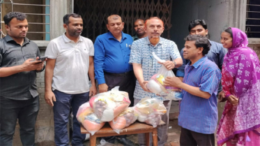 নারায়ণগঞ্জে রোটার‌্যাক্ট ক্লাবের ঈদসামগ্রী বিতরণ
