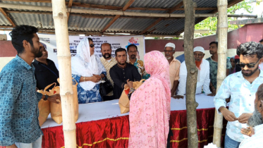 সিদ্ধিরগঞ্জে বিএনপি নেতার ঈদ সামগ্রী বিতরণ